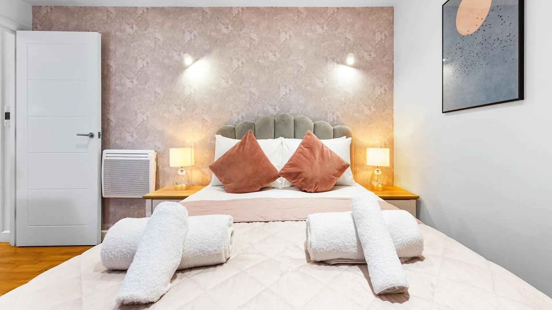 Modern One Bedroom Flat - Near Heathrow, Windsor Castle, Thorpe Park - Staines London Tw18 公寓